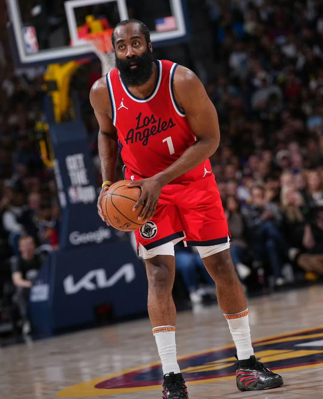 开云中国官方网站-关于哈登迎来十二赛季出色发挥，美国队观众热烈欢呼！的信息-开云中国官方网站