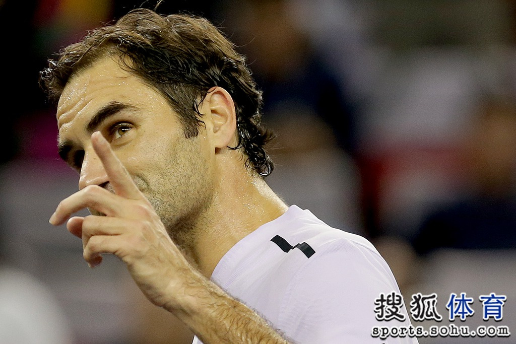 领先在线体育平台-费德勒迎来五赛季出色发挥，TES观众热烈欢呼！-领先在线体育平台