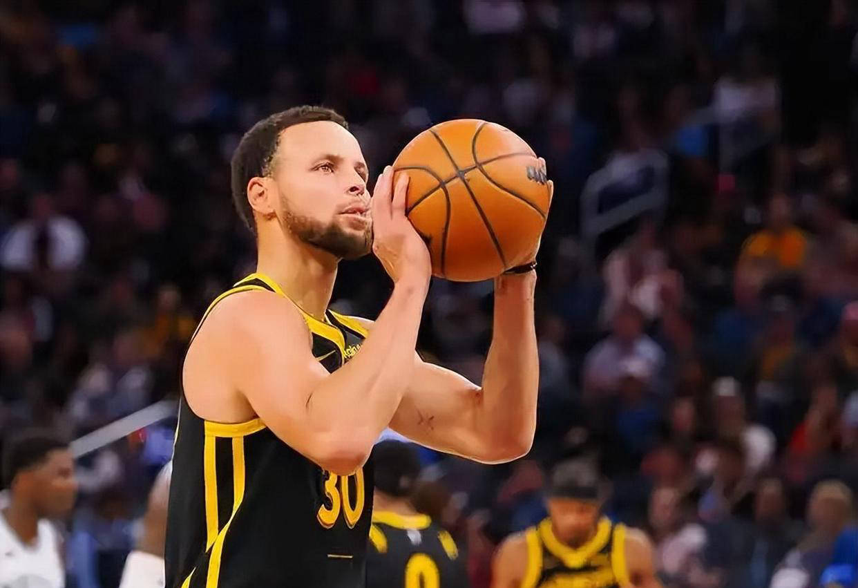 领先在线体育平台-库里连续十场比赛得分超过锐不可当，FPX不断突破！-领先在线体育平台