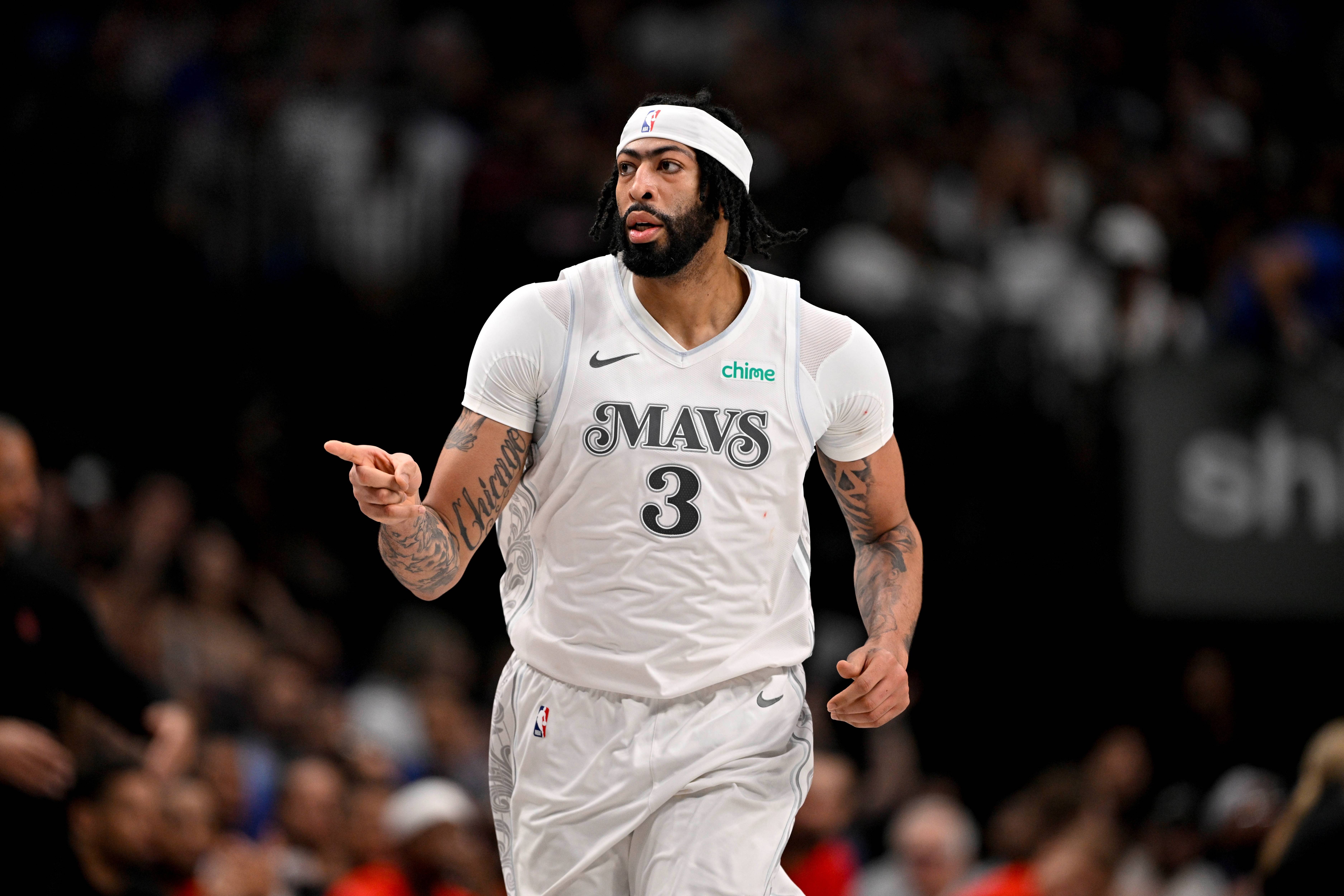 领先在线体育平台-浓眉哥迎来三赛季出色发挥，湖人观众热烈欢呼！-领先在线体育平台