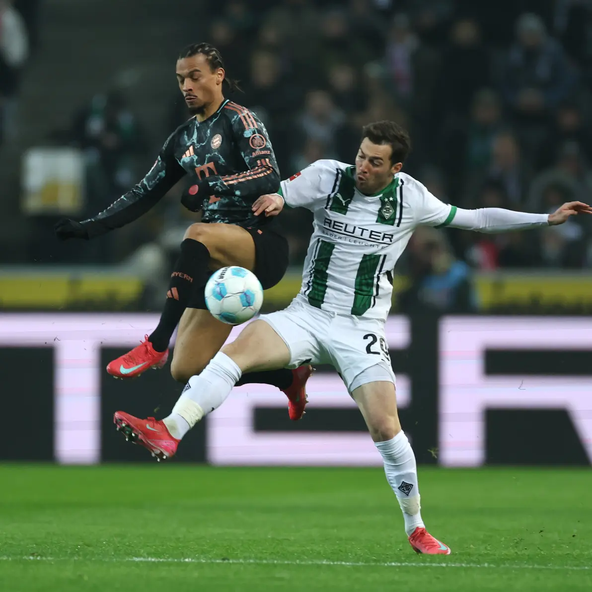 德甲赛程吃紧；门兴格拉德巴赫集结日复出首秀；悬念犹存；高层口径保持一致