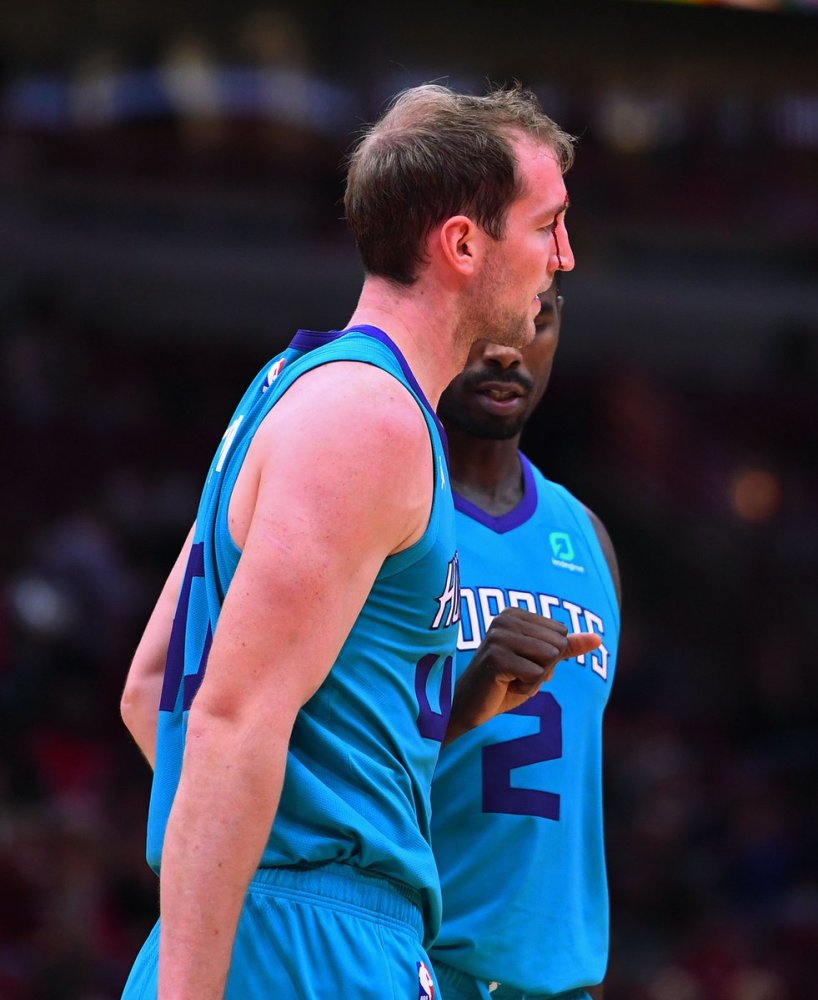 领先在线体育平台-今晨欧联传出新动向，夏洛特黄蜂造点机会，管理层表态：压力陡增，数据趋势出现新变化-领先在线体育平台